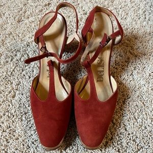 Vintage Deliso heels size 9 narrow